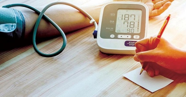 دراسة: مخاطر الإصابة بضغط الدم المرتفع قد تبدأ منذ الصغر / بالإضافة إلى مشاكل الأوعية الدموية