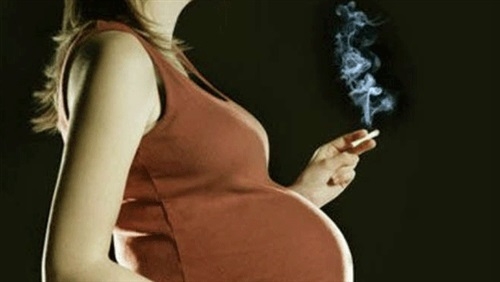 تدخين الحامل يصيب الجنين بانفصام الشخصية