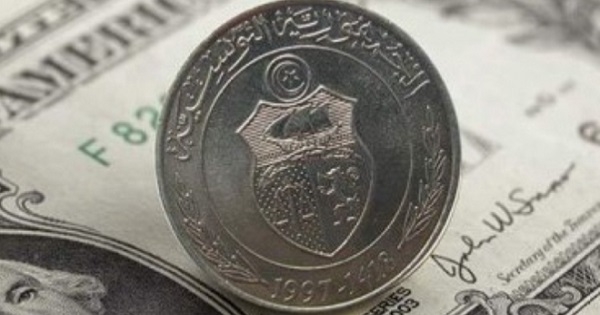 الدينار التونسي يهبط إلى أدنى مستوى في تاريخه أمام الدولار