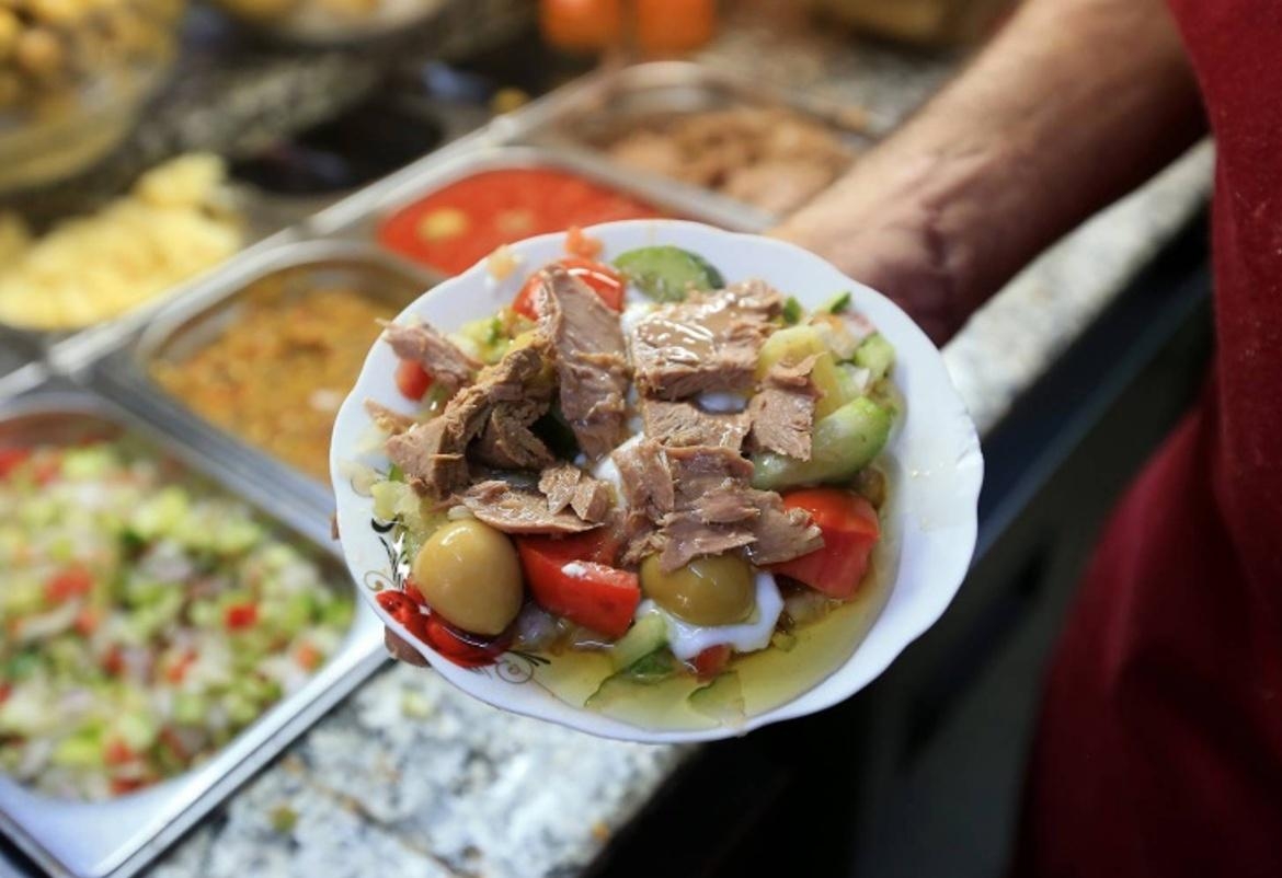 "الصحن التونسي" طبق يجمع الفقراء والأغنياء على طاولة واحدة