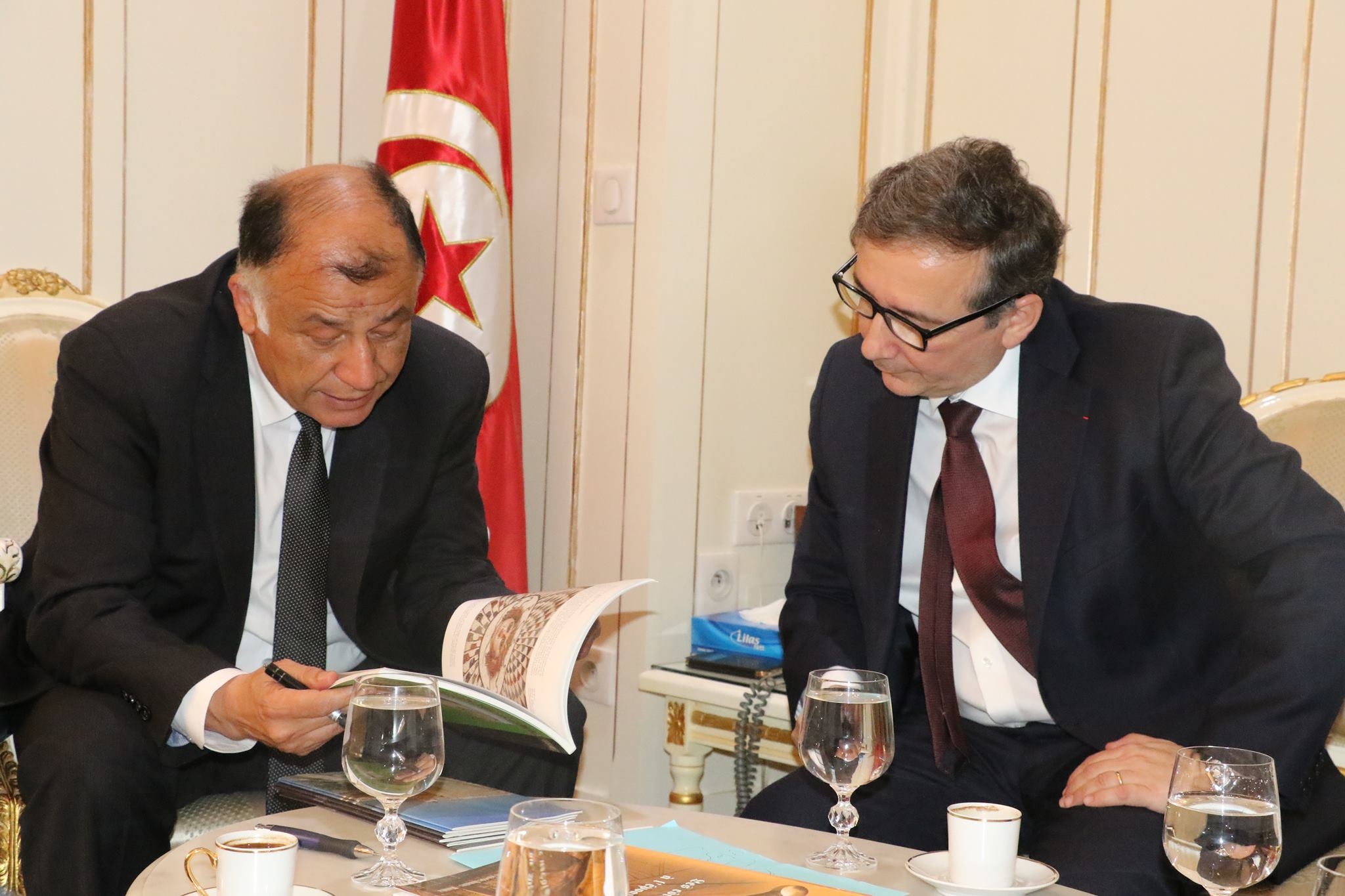  لقاء بين وزير التربية وأكاديميين من فرنسا يختتم بامضاء اتفاقيات