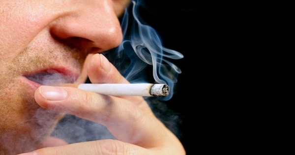 ما يحدث لجسمك عند تدخين سيجارة في الصباح على الريق؟