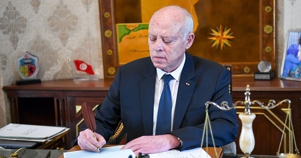 الرئيس التونسي يمنح عائلات ضحايا أحداث 2010 حق التعويض