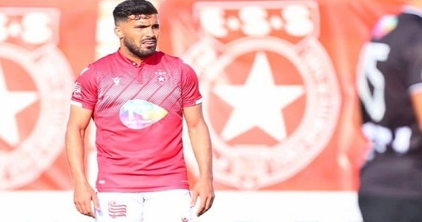 الجزائري حسين بن عيادة يقرر مغادرة النجم الساحلي بعد البلاي أوف نحو تجربة سعودية