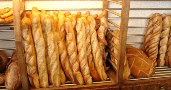السعر الحقيقي للخبزة 690 مليم و الباقات 420 مليم