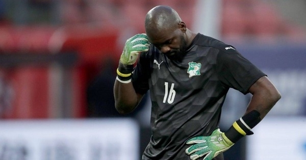 الفيفا يعلن إيقاف حارس مرمى منتخب كوت ديفوار 18 شهرا