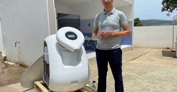 مهندس تونسي يخترع آلة تحوّل الهواء إلى مياه صالحة للشرب