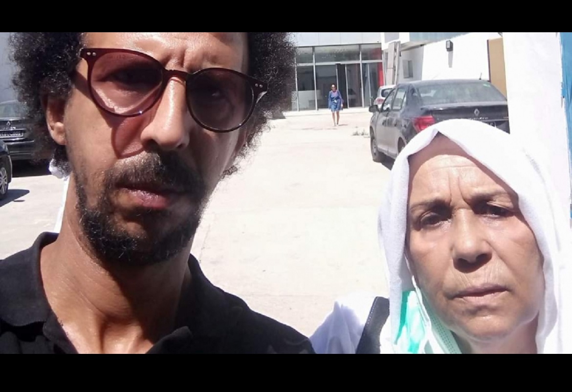 قناة التاسعة- مراد بن نافلة ولطيفة الڨفصي يعتصمان أمام المقر مطالبين بمستحقاتهما