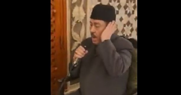 لطفي بوشناق يرفع الآذان من مقام عبد القادر الجيلاني في بغداد (فيديو)