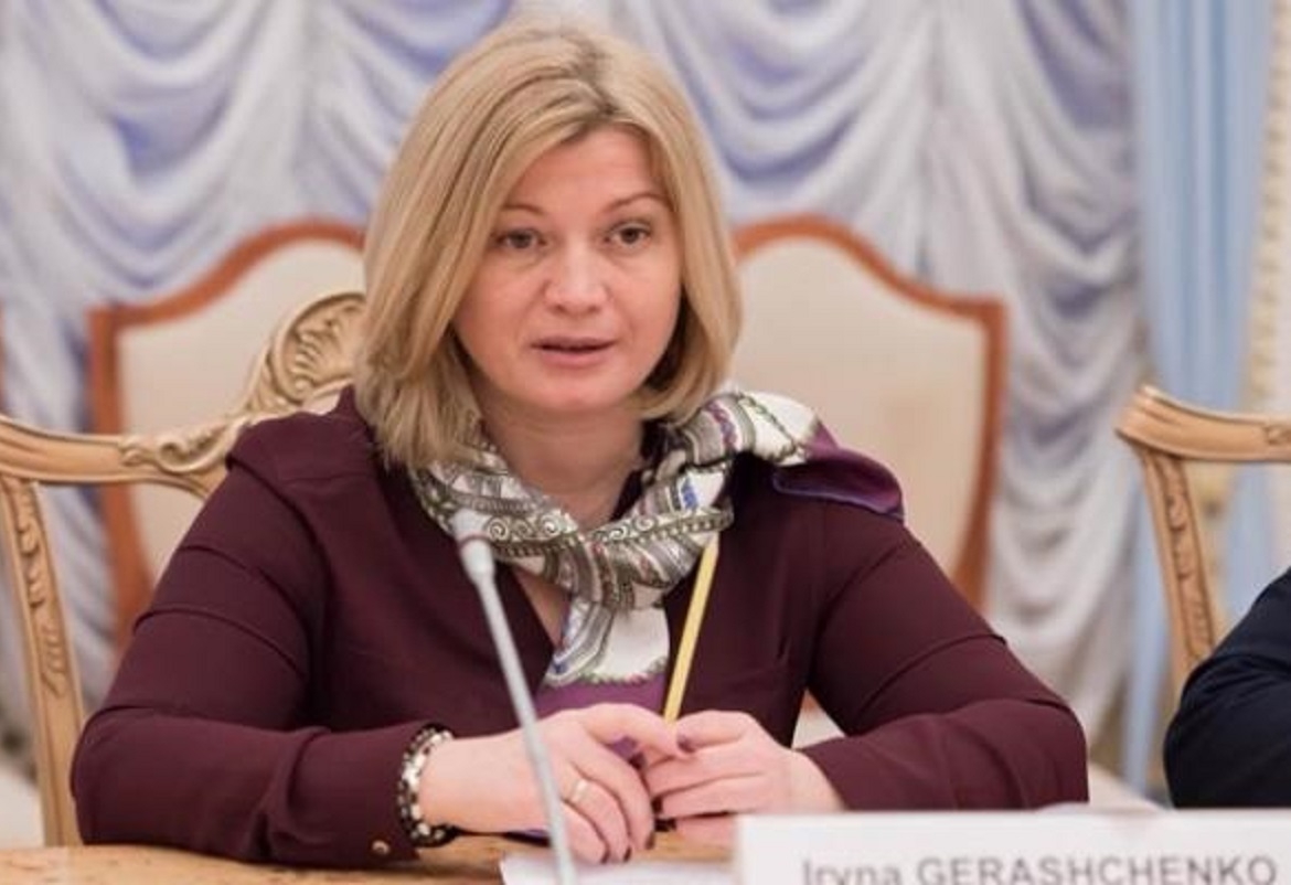 نائبة أوكرانية تتعرض لموقف محرج إثر محاولتها استعراض معلوماتها الجغرافية بعد خطأ رئيس الجمهورية