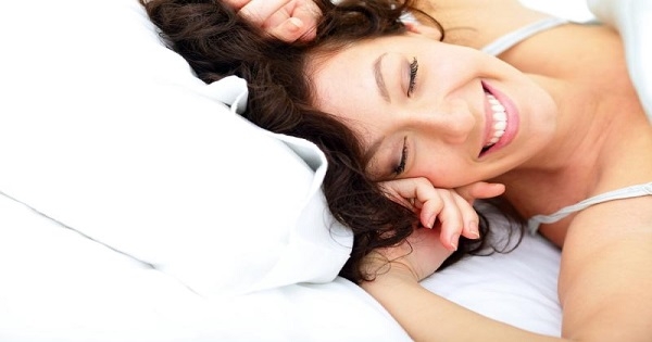 الضحك قبل النوم يساعد على نقص الوزن