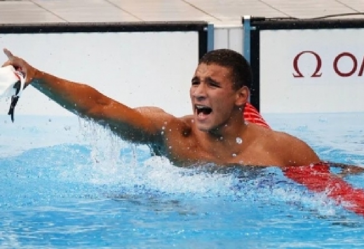 أيوب الحفناوي يفوز بذهبية ثانية في البطولة العربية للسباحة