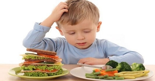 جمعية حماية صحة الطفل تحذر من خطورة الأغذية الجاهزة المقدمة للأطفال!