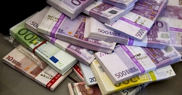 المفوضية الأوروبية تمنح تونس 300 مليون أورو