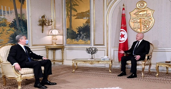 رئيس الجمهورية يستقبل فريد بلحاج، نائب رئيس البنك الدولي للشرق الأوسط وشمال افريقيا