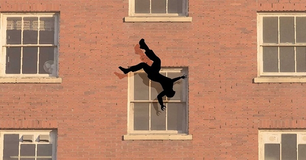 مجرم يقفز من نافذة المحكمة