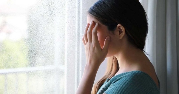 طبيب نفسي يكشف حقيقة اكتئاب تغيّر الفصول