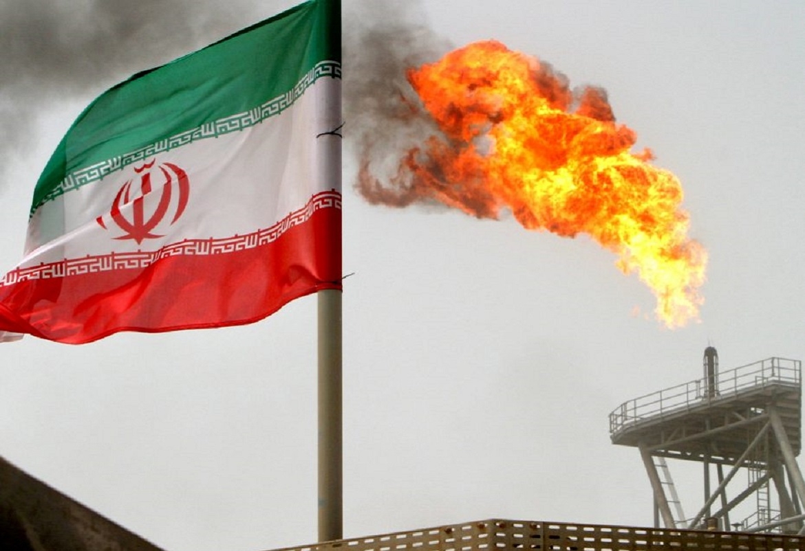 اندلاع حريق داخل وزارة النفط الإيرانية وإخلاء المبنى بالكامل