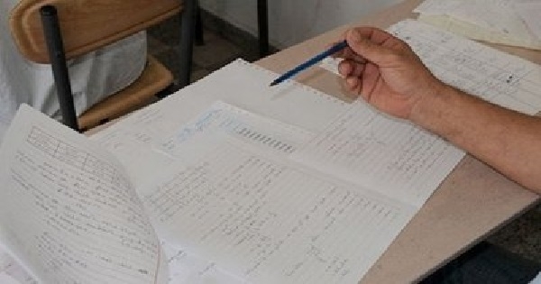 وزارة التربية تطلب من أساتذة التعليم الأساسي والثانوي تسليم الأعداد