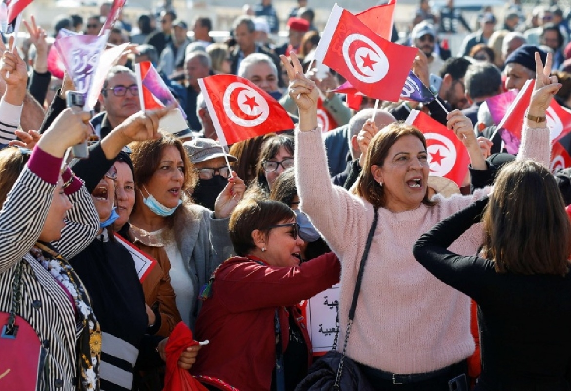 الرئيس التونسي يطلق إشارة تفكيك التمكين الحزبي في جهاز الدولة