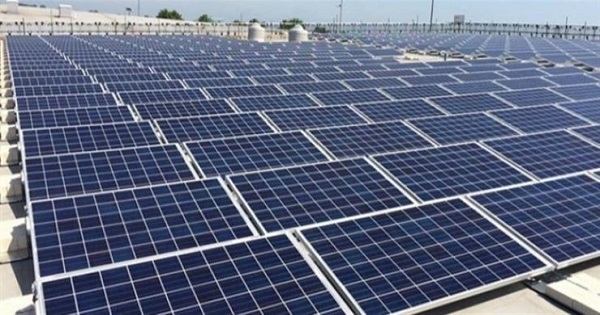 وزارة الصناعة تسند موافقتها لـ10 مشاريع لإنتاج الكهرباء بإعتماد الطاقة الشمسية