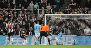 Newcastle atteint le quatrième tour de la Coupe de la Ligue en battant Manchester City