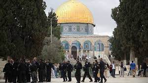 اقتحام المستوطنين المسجد الأقصى المبارك في القدس تحت حماية مشددة