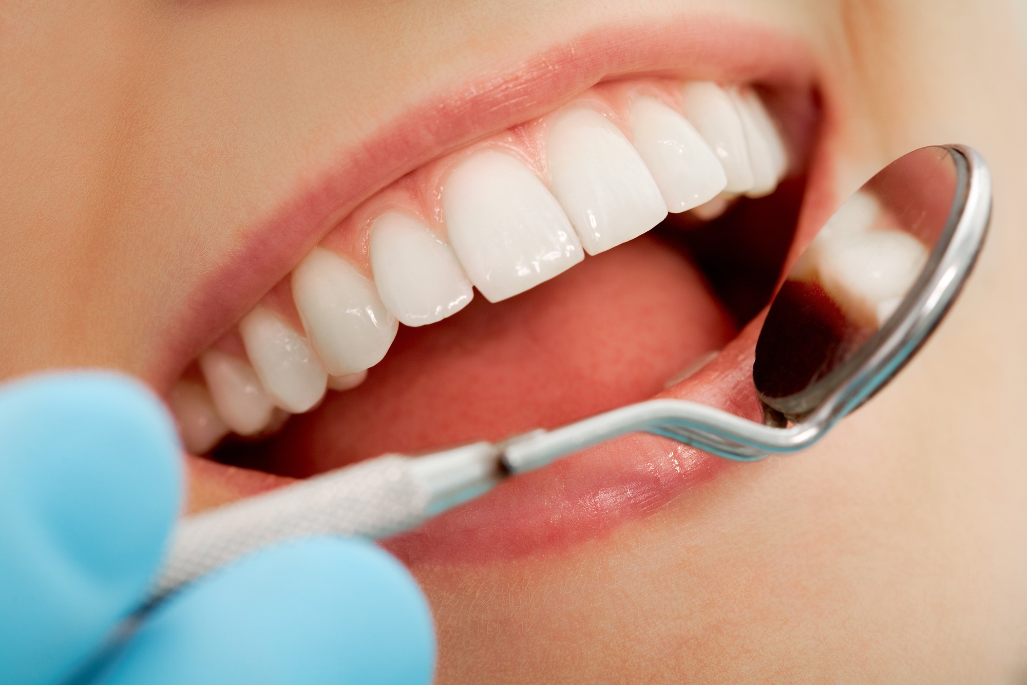 الغذاء والابتسامة: دور حيوي في صحة الأسنان