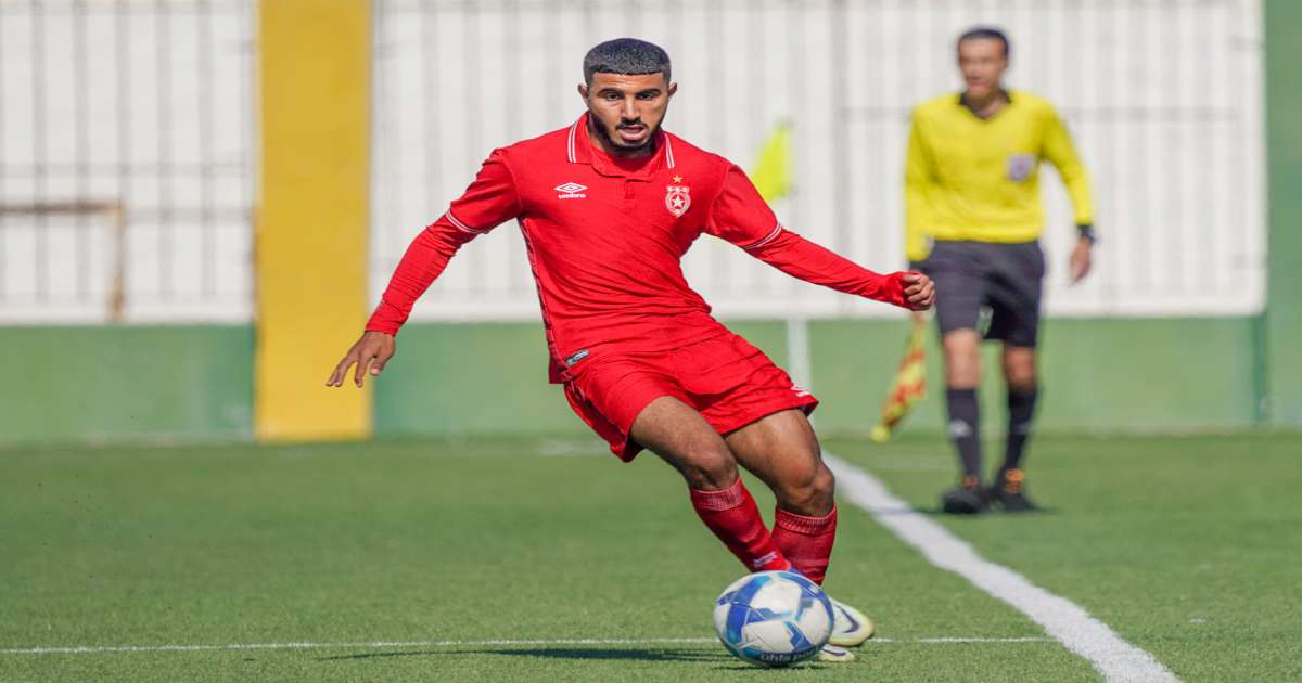 أسامة عبيد لاعب النجم الرياضي الساحلي يُصاب بفيروس الملاريا