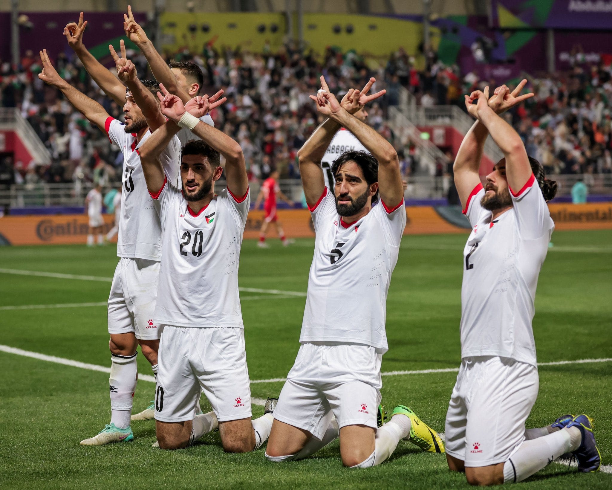 تأهل تاريخي للمنتخب الفلسطيني في كأس آسيا: الفدائيون يحققون انتصاراً تاريخياً بعد تغلبهم على هونغ كونغ