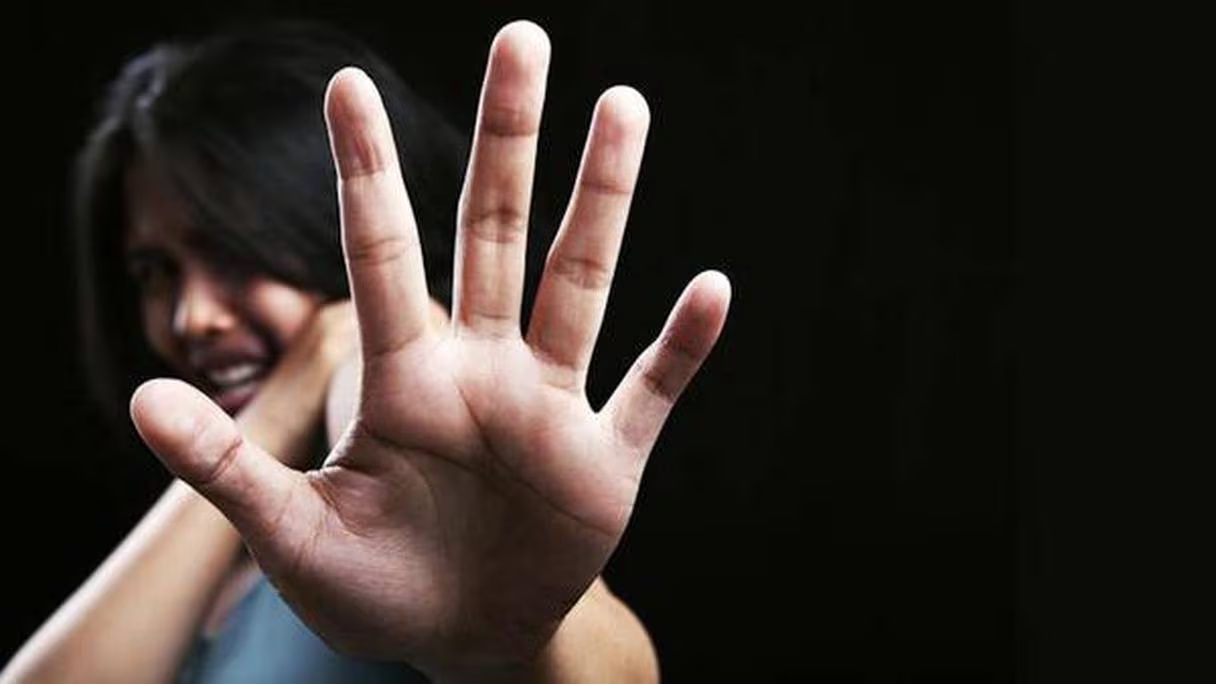 جريمة بشعة في فريانة: اعتداء عنيف على امرأة حامل داخل منزلها وسط غياب الزوج