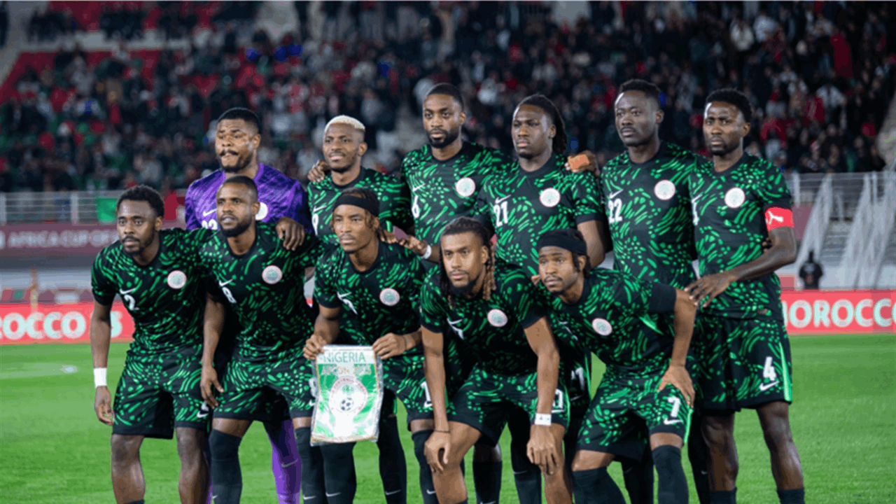 قنبلة قبل موقعة الجزائر: لاعبو نيجيريا يلوّحون بالمقاطعة ويضعون الاتحاد تحت النار