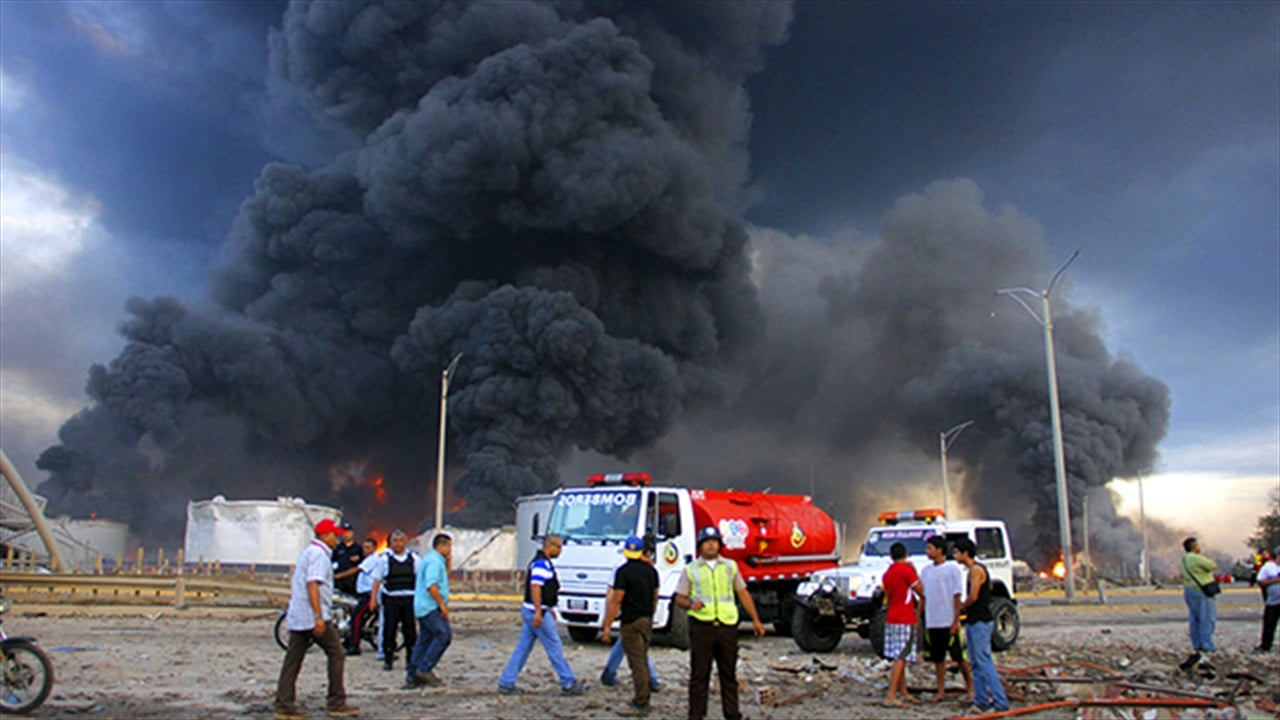 انفجارات تهزّ كاراكاس وتحليق عسكري مكثّف يثير القلق