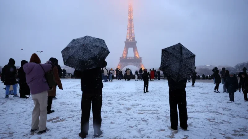 الطقس المتجمد يضرب أوروبا: خمس وفيات وفوضى في النقل ومئات الرحلات الجوية ملغاة