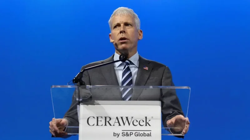 واشنطن تمسك بورقة النفط الفنزويلي: إدارة أميركية للمبيعات وكميات ضخمة في الطريق للأسواق