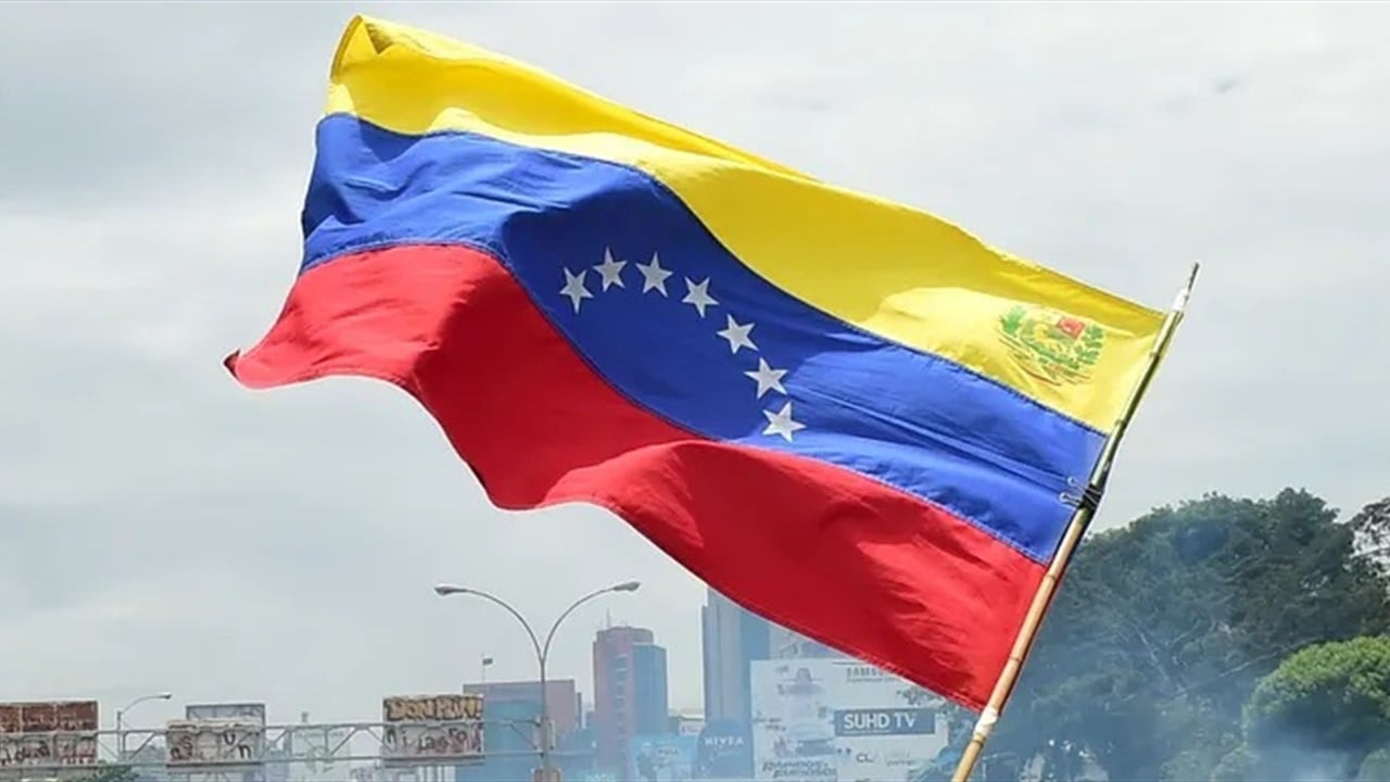 خطة أمريكية ثلاثية لإعادة تشكيل فنزويلا: من التثبيت إلى الاستيلاء الاقتصادي ونقل السلطة