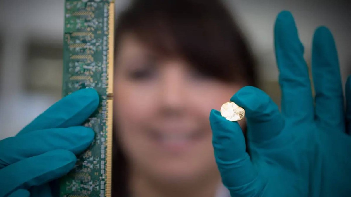 باحثون صينيون يطورون طريقة مبتكرة لاستخلاص الذهب من الهواتف والأجهزة الإلكترونية خلال 20 دقيقة فقط