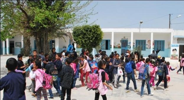 اقتحام مدرسي يرعب القيروان: أسلحة بيضاء وحجارة توقف الدروس وتعيد سؤال الأمن إلى الواجهة