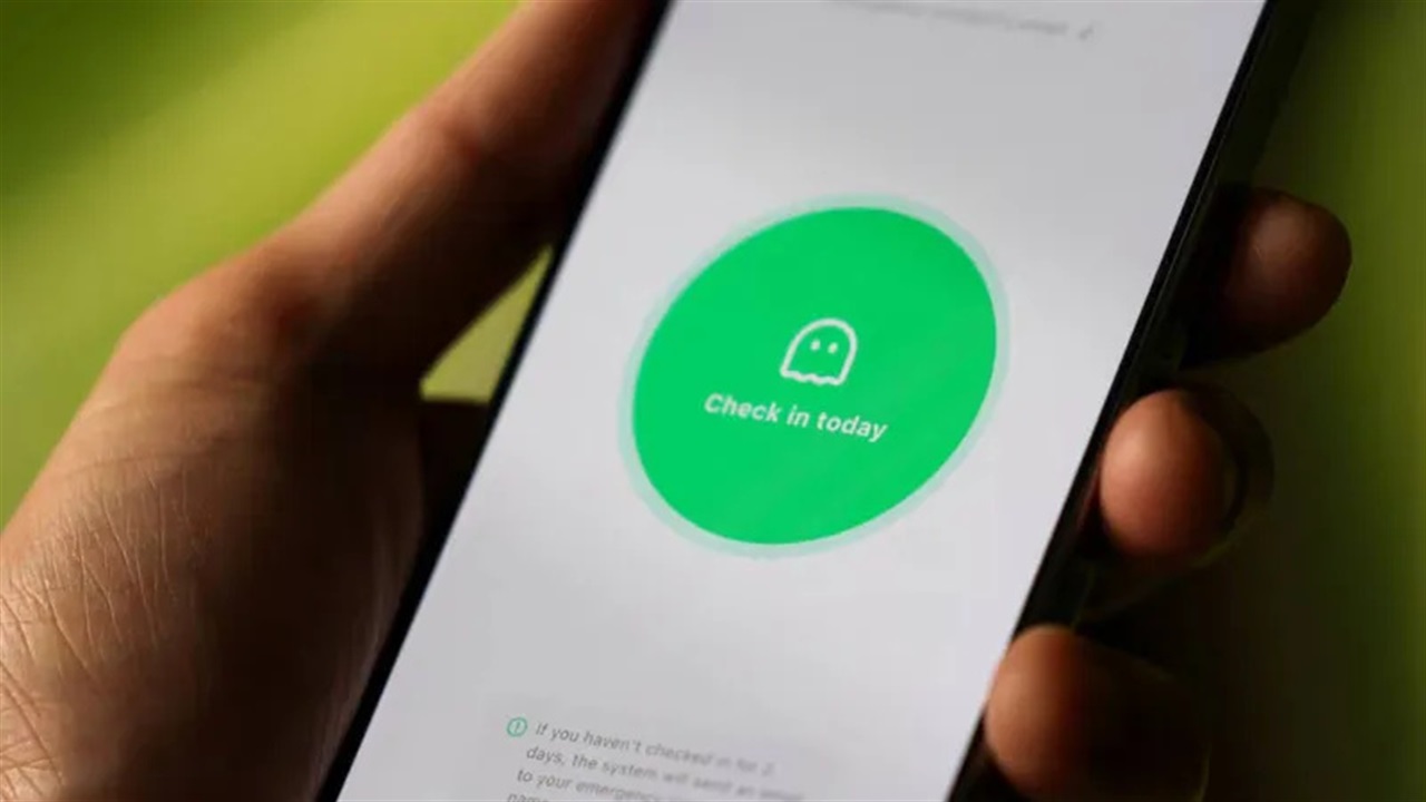 تطبيق صيني يراقب حياتك اليومية: "هل أنت ميت؟" يثير جدلاً واسعاً بين العزلة والفضول