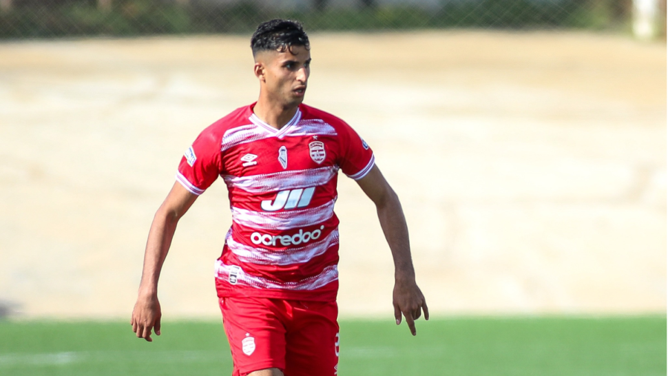 صفقة مدوية: علي يوسف يودّع النادي الإفريقي ويخطف الأنظار إلى أوروبا بمليار!