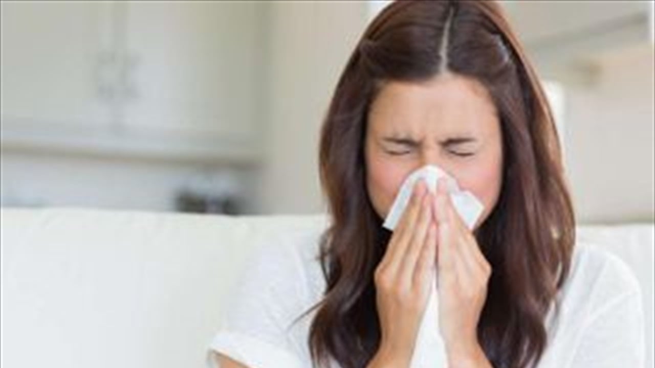 الأنف يحسم المعركة قبل الفيروس: دراسة تكشف السر الحقيقي وراء الإصابة بالزكام