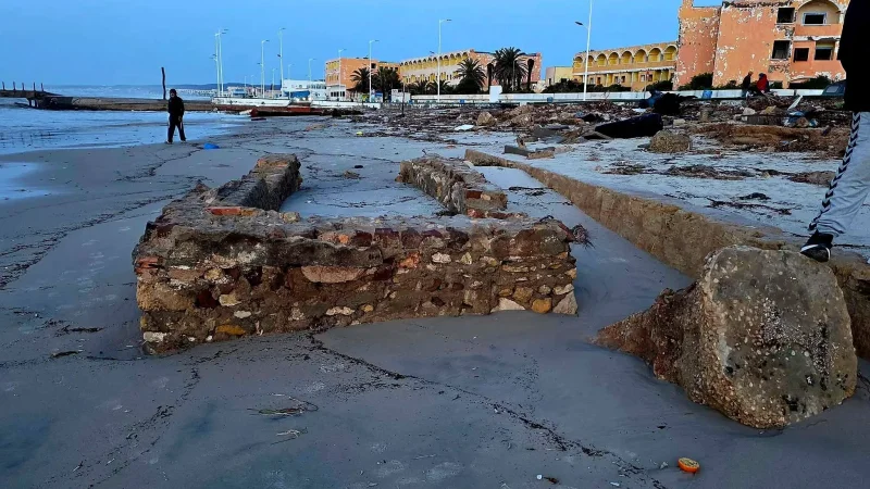 عندما كشف البحر أسراره… العواصف تعرّي كنوزًا أثرية مطمورة على سواحل نابل