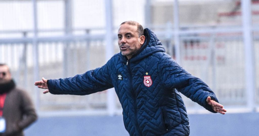 النجم الساحلي ينفصل عن مدربه محمد المكشر بالتراضي بعد الهزيمة أمام الإفريقي