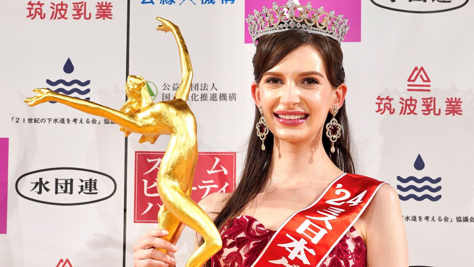 فضيحة تدفع ملكة جمال اليابان للتنازل عن لقبها