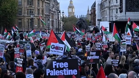 مسيرة داعمة لفلسطين في لندن: استنكار للمجازر ودعوة لوقف العنف