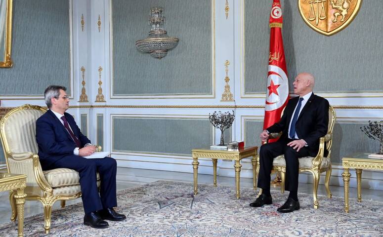 الرئيس قيس سعيد يلتقي رئيس الجمعية التونسية للبنوك والمؤسسات المالية: دعم الاقتصاد وتحفيز ريادة الأعمال
