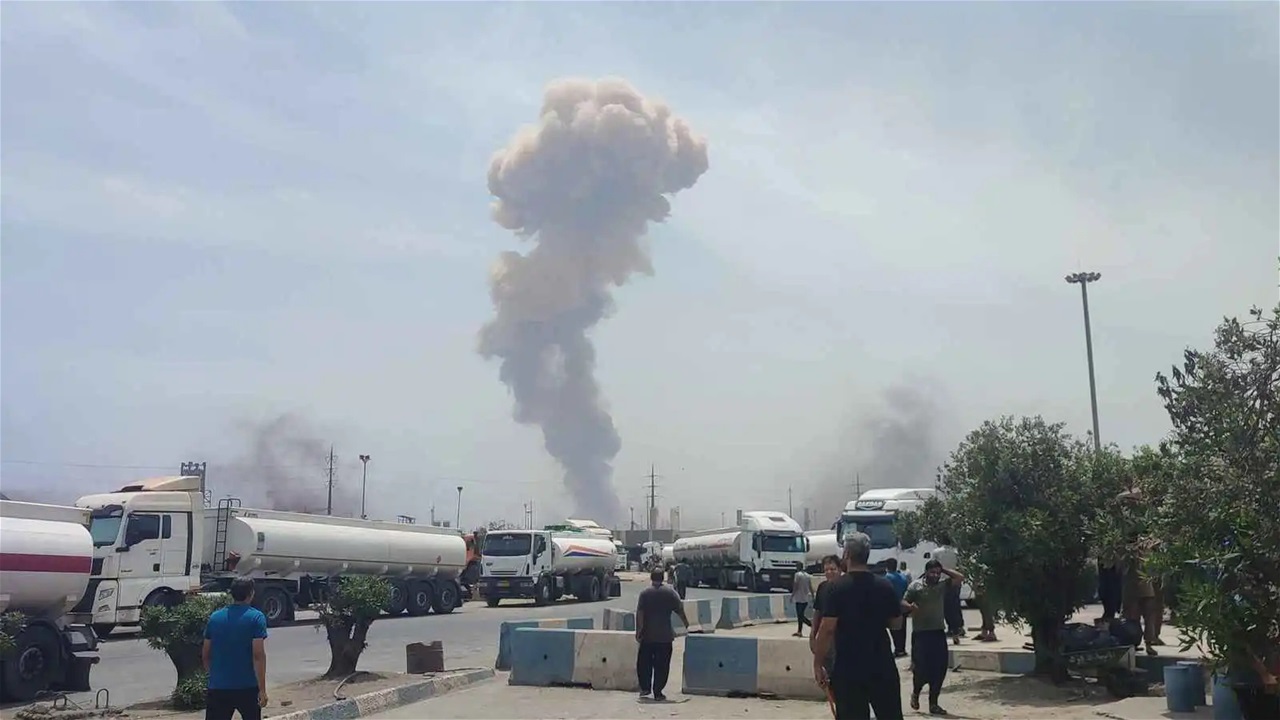 إيران: انفجار في بندر عباس ينفي ضلوع إسرائيل ويكذب شائعات اغتيال قيادي بالحرس الثوري