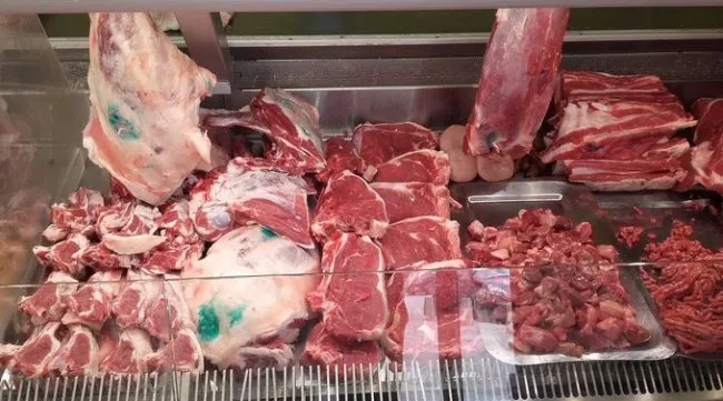 تحذير من صدمة أسعار: لحم الضأن قد يتجاوز 70 دينارًا في رمضان