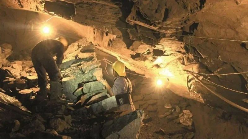 انهيار منجم غير مرخص في غينيا يودي بحياة 11 شخصًا