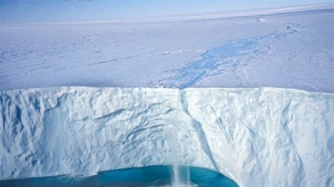 «جليد يوم القيامة» يذوب أسرع من المتوقع… والعلماء يقترحون حائطًا عملاقًا لإنقاذ ملايين البشر